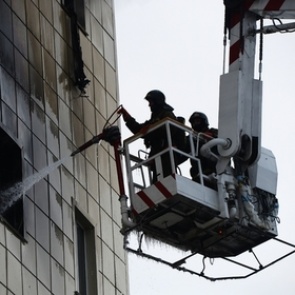 Число жертв пожара в кемеровском ТЦ увеличилось до 48