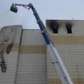 Число погибших при пожаре в Кемерово превысило 50 человек