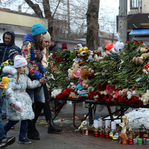 Число жертв пожара в кемеровском ТЦ превысило 60 человек
