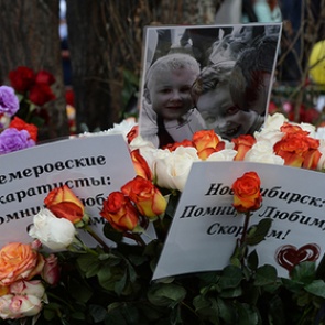 От родителей погибших в Кемерове детей потребовали замолчать