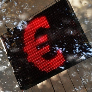 Курс евро превысил 80 рублей впервые за два года