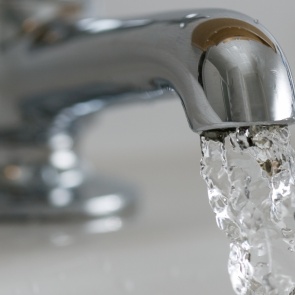 В Красноярске «няня» связала ребенка и обожгла его кипятком