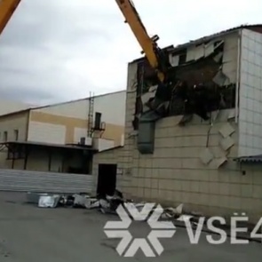 В Кемерове начали сносить торговый центр «Зимняя вишня»