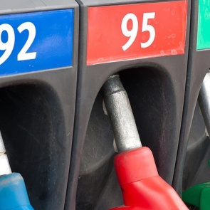 В Красноярском крае цены на бензин за месяц выросли почти на 4 %