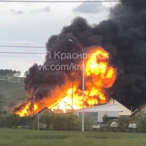 Пожилая пара с внучкой лишились дома и всех вещей в Емельново из-за пожара за 50 минут