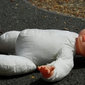 В Красноярском крае на территории завода по сортировке мусора нашли тело младенца