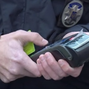 Водителя оштрафовали на тысячу рублей за катание полуголых девушек по Красноярску