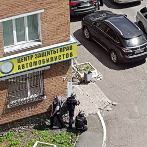 В Новокузнецке подозреваемый в захвате заложников убил свою жену