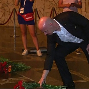 Джанни Инфантино почтил память героев Сталинграда в Волгограде