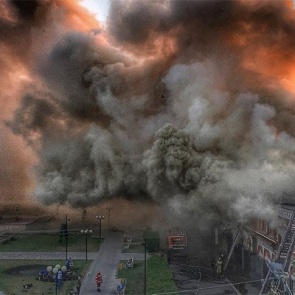 Пожар в историческом здании на центральной площади Канска тушили больше пяти часов