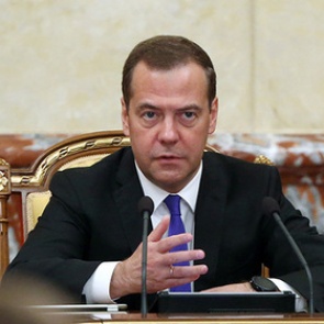 Медведев объяснил повышение пенсионного возраста