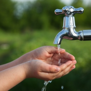 Из-за жары в Красноярске выросло потребление холодной водопроводной воды