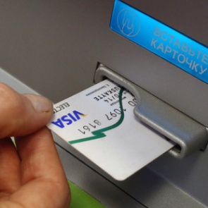 Путин разрешил блокировать кредитки россиян 49