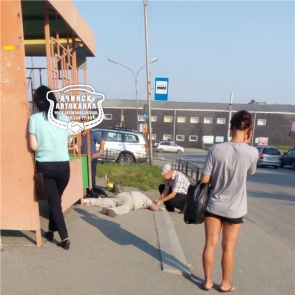 Мужчина неожиданно умер на автобусной остановке в Ачинске