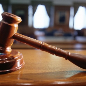 Житель Минусинска семь лет насиловал дочь: мать ни о чем не догадывалась