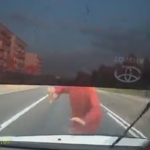 На красноярской трассе сбили пенсионерку на пешеходном переходе