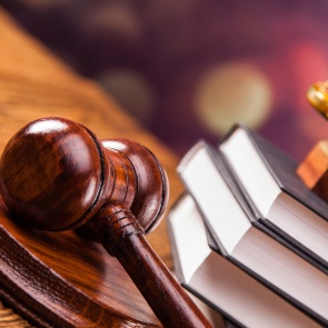 В Ачинске вынесен обвинительный приговор мужчине, совершившему разбойное нападение