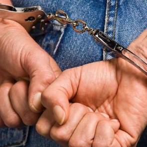 Полицейскими Ачинска по горячим следам задержан мужчина, пытавшийся ограбить пенсионерку