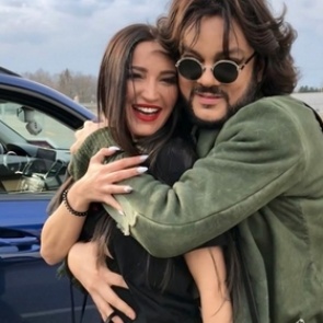 Роспотребнадзор объяснил опасность для детей песен Бузовой и Киркорова