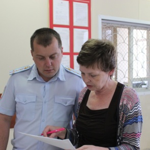 Председатель общественного совета при МО МВД России «Ачинский» Светлана Павликовская посетила отдел полиции