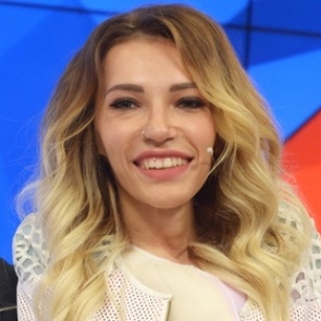 Самойлова заявила об эмиграции из России