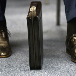 На премии чиновникам зарезервировали миллиарды