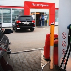 На автозаправки решили вернуть алкоголь