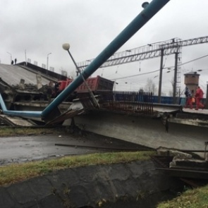 В Приамурье мост рухнул на поезд