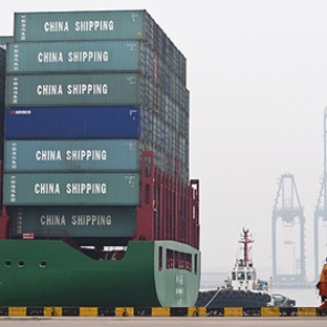 Российское судно застряло в Китае из-за санкций