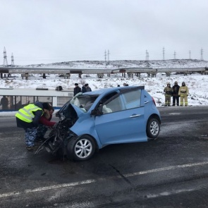 Автоледи погибла после столкновения с автобусом на трассе под Норильском. Еще 8 человек попали в больницу
