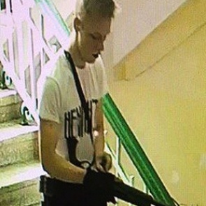 Керченский стрелок обрел преданных фанаток в интернете