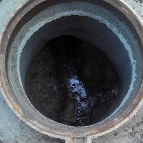 В Черногорске старушка погибла от падения в канализационный колодец