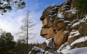 С заснеженных скал «Столбов» в субботу трех туристов увезли с переломами