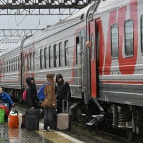 В затопленный Сочи отправили первые поезда с едой и топливом