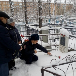 Ко Дню сотрудника ОВД: В Ачинске почтили память сотрудников милиции, погибших при исполнении служебных обязанностей