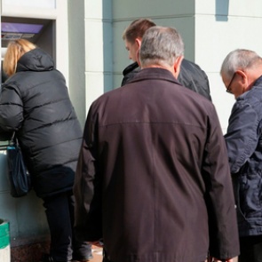 Россиян предупредили о сокращении зарплат