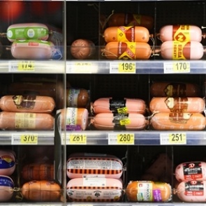 Сосиски и колбаса могут серьезно подорожать