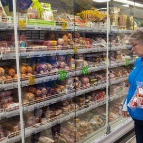 Минздрав встал на защиту вредной колбасы