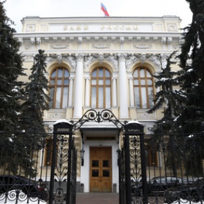 Банки пригрозили блокировать карты россиян за необоснованные переводы