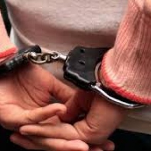 Полицейскими Ачинска задержана женщина, подозреваемая в краже ювелирных изделий и денег