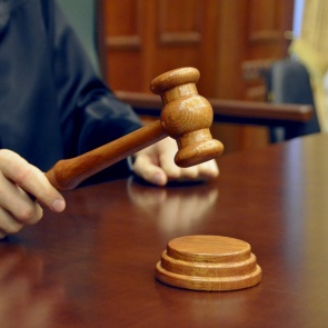 Молодого насильника из канского парка отправили в колонию и заставили выплатить жертвам ущерб