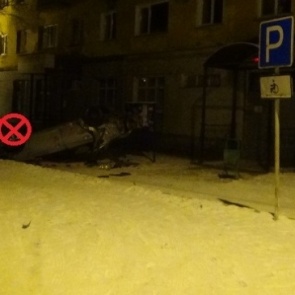 В Черногорске автомобиль врезался в здание