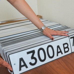 Введение новых автомобильных номеров попросили отложить