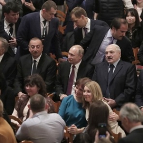 Путин сходил на балет «Щелкунчик» и получил подарок