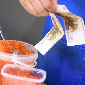 Россиянам рассказали о подешевевшей вдвое красной икре