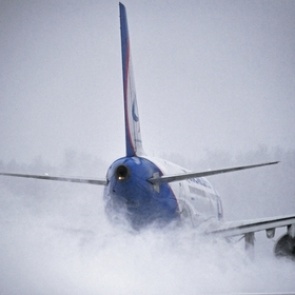 Российский самолет при взлете разбил хвост о взлетно-посадочную полосу