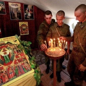 Россияне поддержали армию и РПЦ