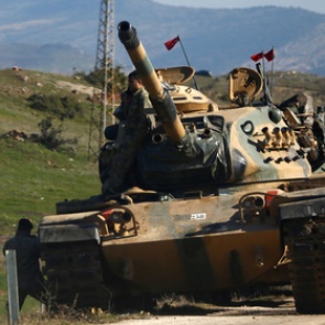 Турция стянула танки к Сирии