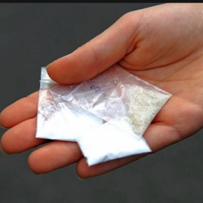 В Ачинске полицейские пресекли незаконный оборот наркотиков в крупном размере