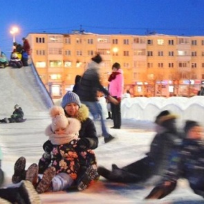 ЕДДС Ачинска напоминает: катайтесь с ледяных горок правильно!